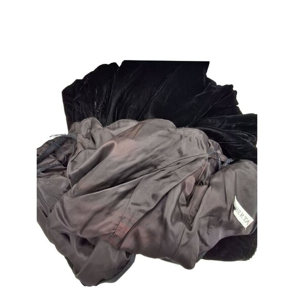 VTG Black Velvet Off-Shoulder Dress with Sweetheart Neckline & Flared Skirt - Picture 11 of 13